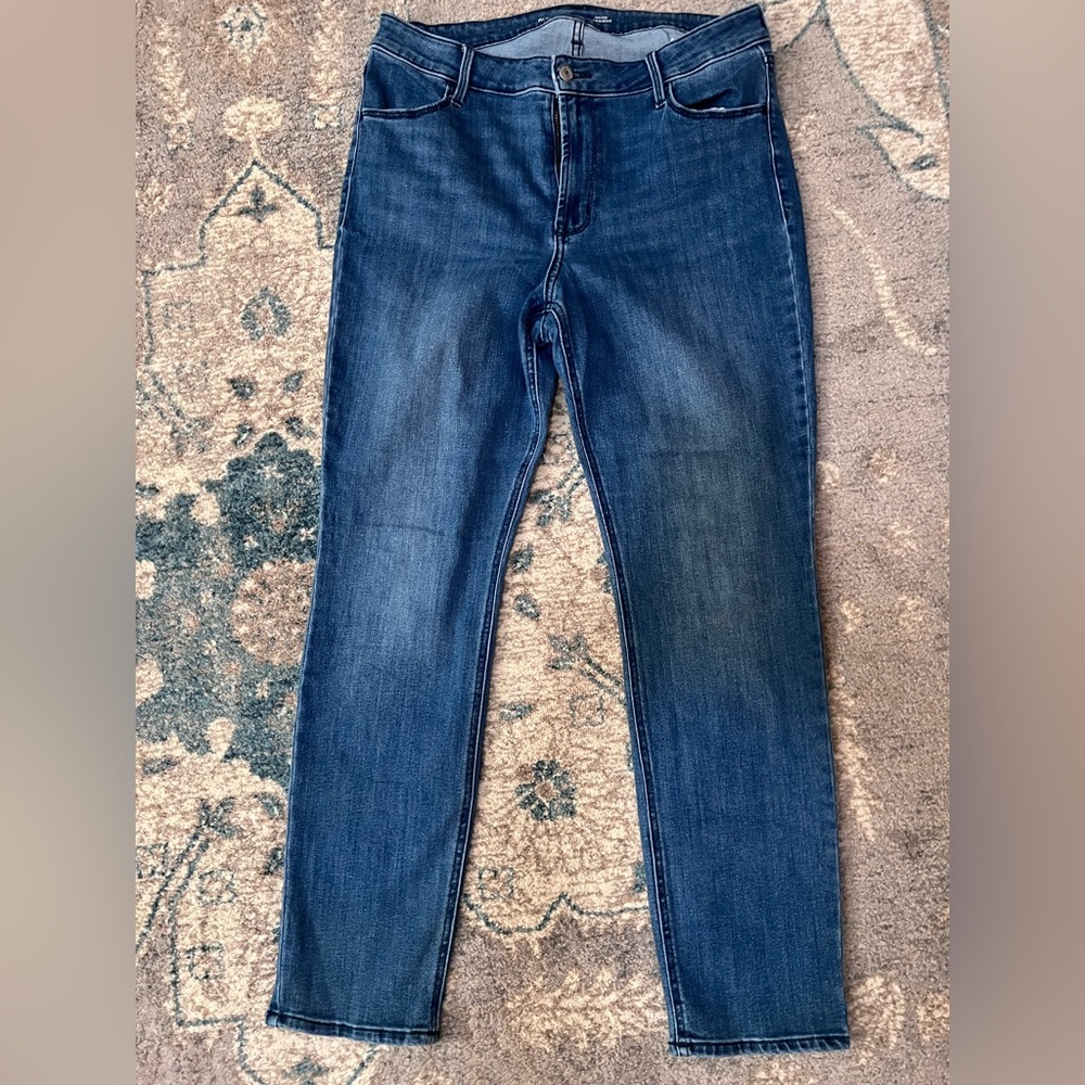 Old Navy High Rise Straight Jeans Women’s Size 14 Dark Wash - ON-B